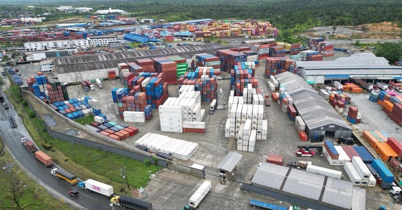 Centro logístico de Buenaventura visto desde el aire